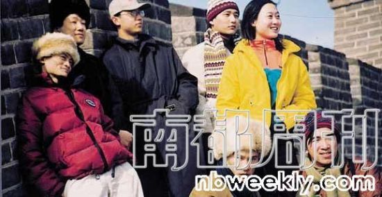 1998年,阿里巴巴部分创始人在长城上的合影,马云与其他阿里创始人在长城宣誓要创建一家中国人为之骄傲的公司。