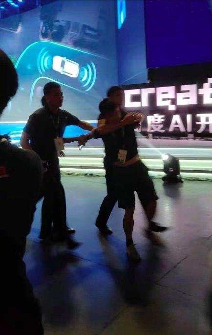 百度屏蔽了李彦宏被泼水图,但网友的态度已证明了一切