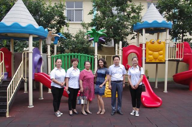 不忘祖根！哈佛女孩回沧州母校看望老师