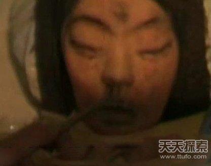 美掩盖真相:阿波罗月球带回女尸