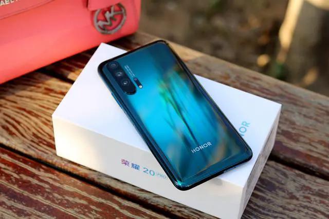 卖了iPhoneX换了台荣耀20,用了一个月:果粉吐槽扎心了