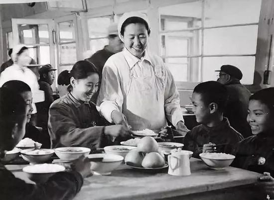 80年代国企都是以厂为家&nbsp;之后20年这些人的去向却成为了一个问题