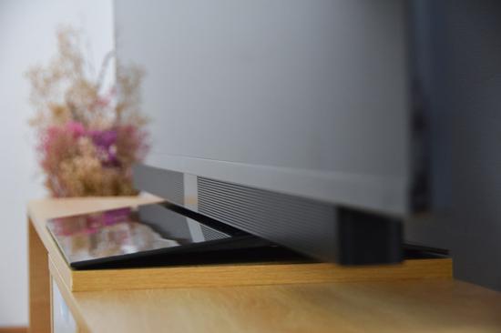  位于机身底部的Soundbar