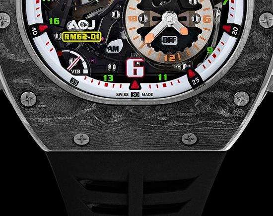  RM 62-01 采用了碳纤复合表壳材料（图自：Richard Mille，via&nbsp;New Atlas）