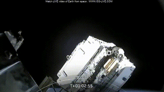 马斯克的42000颗卫星开始排队上天，美国的天空通信网络不是玩笑