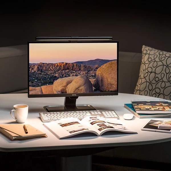 一盏灯、一张屏，办公桌面焕然新生