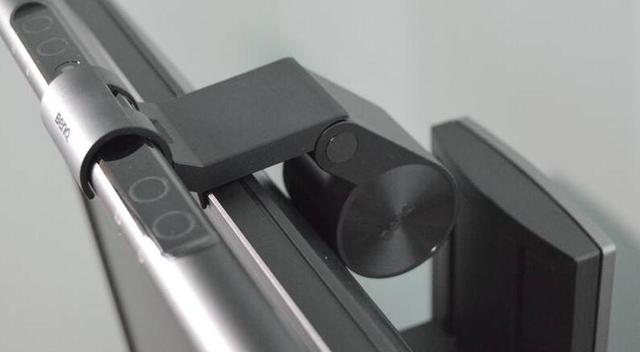 一盏灯、一张屏，办公桌面焕然新生