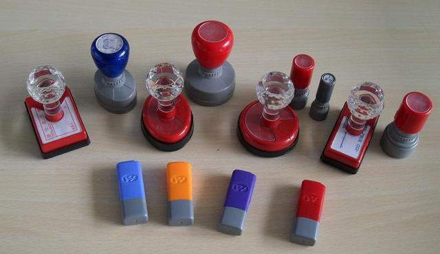 公章丢失,又刻了一个,没有备案,如果出事,要承担什么责任?