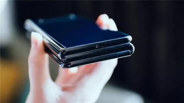 TCL折叠手机曝光：三折叠Z形设计
