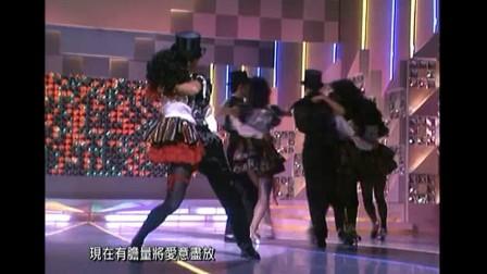 抖音“雌雄同体”双面人火了，其实此创意，张国荣80年代就玩过了