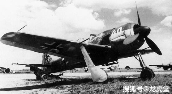 fw-190战斗机,是二战期间德国一型单座单发平直单翼全金属活塞式战斗