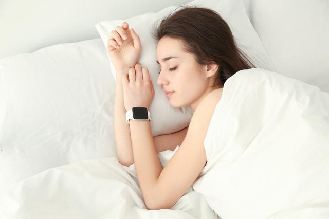 智慧养老设备篇上：智能手环、床垫、淋浴椅都有什么作用？