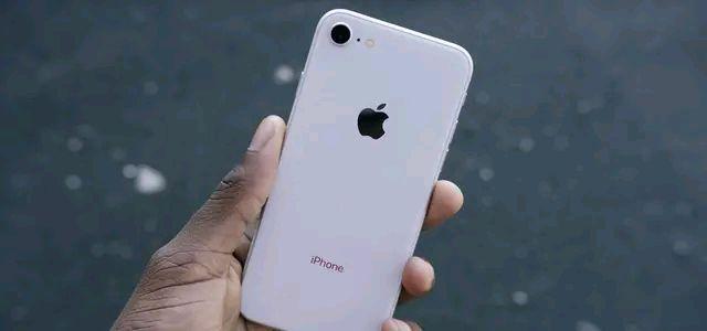 代工厂小哥“冒险”曝光iPhone 9真机，设计变了？果粉：真会偷懒