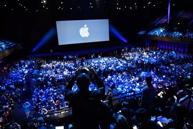 苹果冷门知识：为什么宣传图中iPhone的时间永远是9点41分？