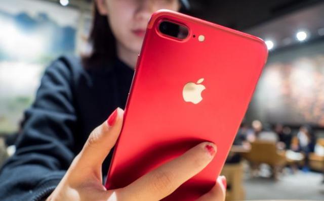 为什么小米和华为创始人，都鼓励员工使用iphone？原来这3点原因