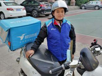 100个骑手中只有9个是女性，但她们往往是最优秀的“小哥”