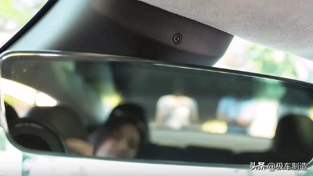 特斯拉的新方向盘，进步还是倒退？