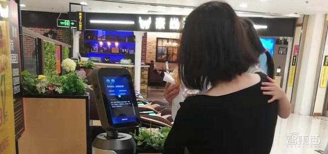 机器人进驻商场，落地使用实地探访