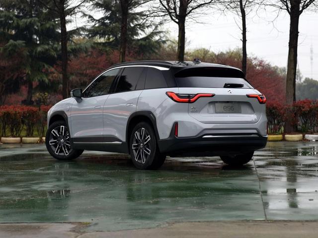 30万搞定丈母娘，买豪车不如选新能源车，低调、豪华、有品味