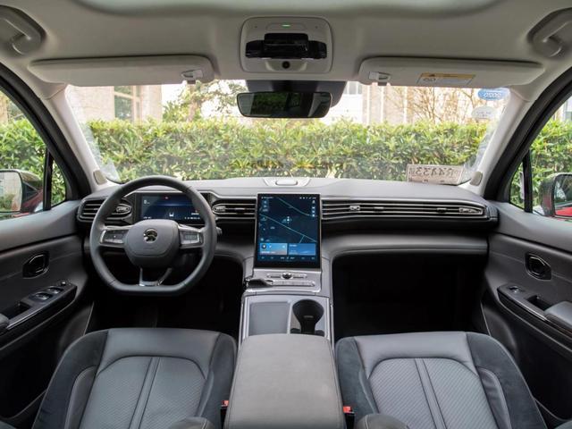 30万搞定丈母娘，买豪车不如选新能源车，低调、豪华、有品味