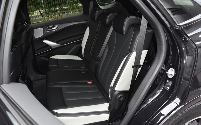 号称插混版“奔驰GLC”，起步586马力，七座布局，最低卖28.98万