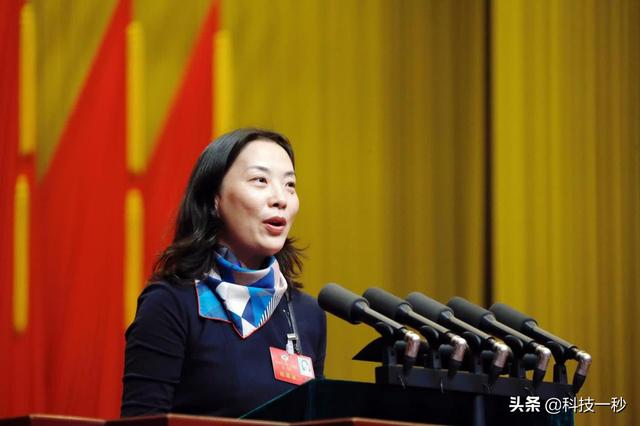 马云创业时的前台，手握阿里巴巴0.2%股份，如今生活的怎么样？