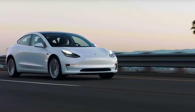 车未动也能坏？一位特斯拉车主收到信息推送后，让他很生气