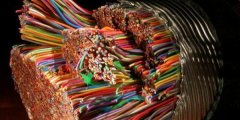 许多英国家庭用铜线网上办公，网速奇慢
