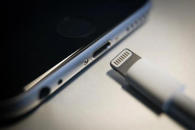 库克对着他们也木得办法！iPhone这次真的要跪了？