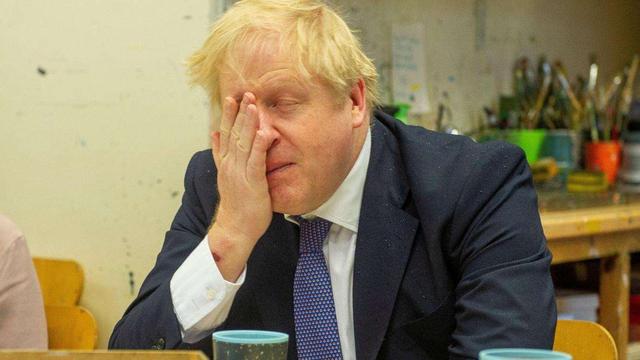 英国直接网络瘫痪，法国也无奈开始限流，网友：早换华为就好了