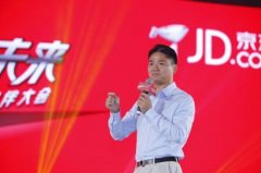 不止京东，这家企业名字也来自妻子，他英年早逝后，妻子又捐1亿