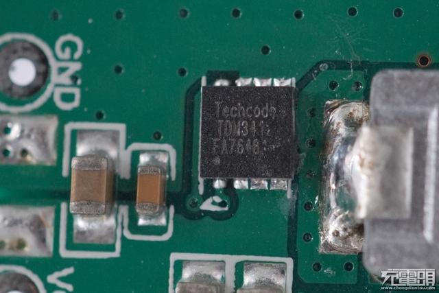 电商爆款无线充：南孚AirCharge立式风冷无线快充深度拆解