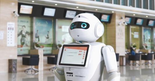 中国喷雾器机器人在国外火了，美国网友直言：是在同一个时代吗？