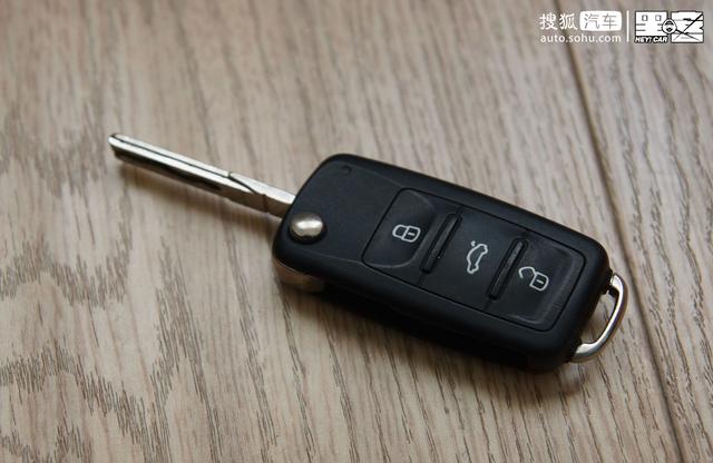 贴纸骗开雨刷/30秒盗取特斯拉 智能汽车安全远比想象中脆弱