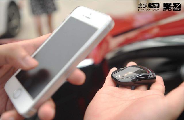 贴纸骗开雨刷/30秒盗取特斯拉 智能汽车安全远比想象中脆弱