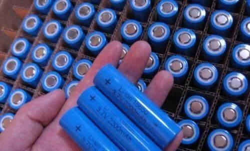 把一辆特斯拉拆开，里面是7千多节“5号电池”，车主：感觉被骗了