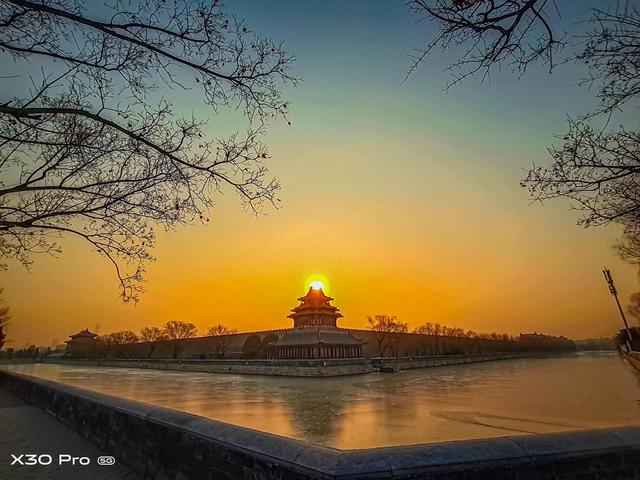 别纠结了！年度5G拍照手机已经出炉，提醒你：是V打头的