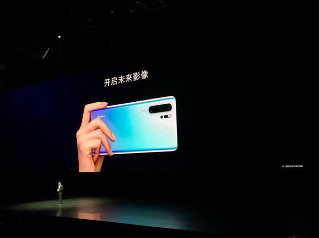 卢伟冰吐槽TOF技术是噱头，网友笑了：听听华为怎么说