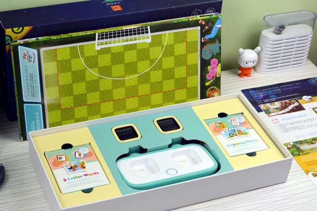 小米推出小木机器人，两个屏幕可同时操作，还支持多种桌游