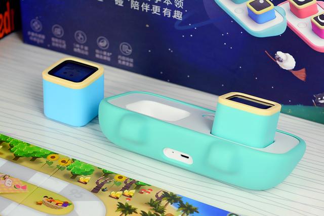 小米推出小木机器人，两个屏幕可同时操作，还支持多种桌游