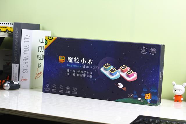 小米推出小木机器人，两个屏幕可同时操作，还支持多种桌游