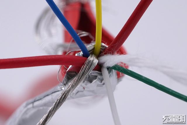 我们拆了红魔100W USB-C快充数据线：这做工，小米都汗颜