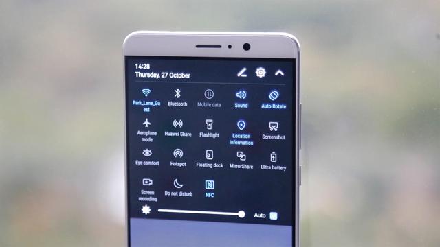 华为Mate 9：助华为挑战iPhone，联名保时捷设计，号称18月不卡顿