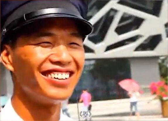 8年前因辞职而登上报纸的阿里“微笑哥”，现在怎么样了？