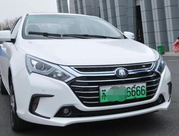 开一年纯电动车，到底比燃油车省多少钱？网友：帐都算好了