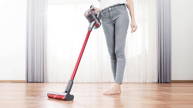 电池革命！石头科技发布全球首款聚合物超轻电池手持无线吸尘器