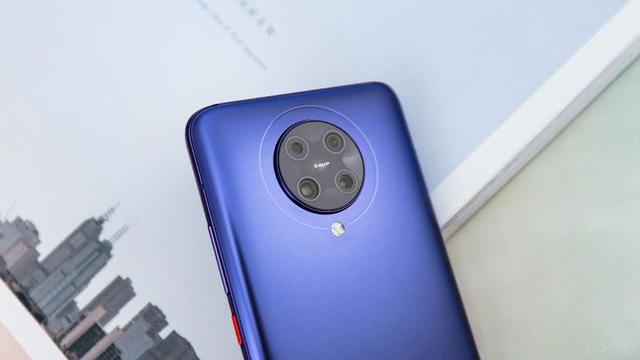 同样是8GB＋128GB，价格仅相差700元，性能却天壤之别