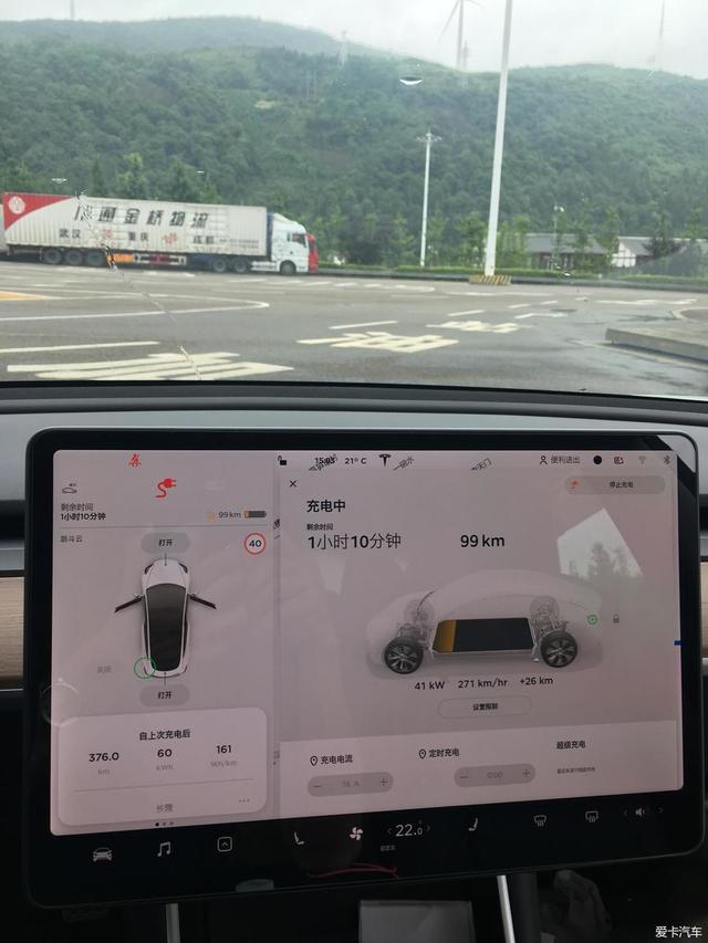 代步+长途，1年开了20000公里，特斯拉model3用车感受分享