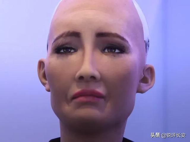 机器人首次拿到人类身份证！女性机器人索菲娅被授予沙特公民身份