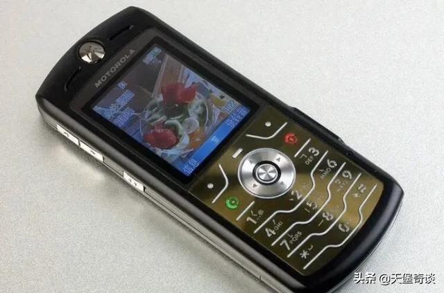 谷歌125亿买进摩托罗拉，2年后29亿卖给联想，背后却赚翻了